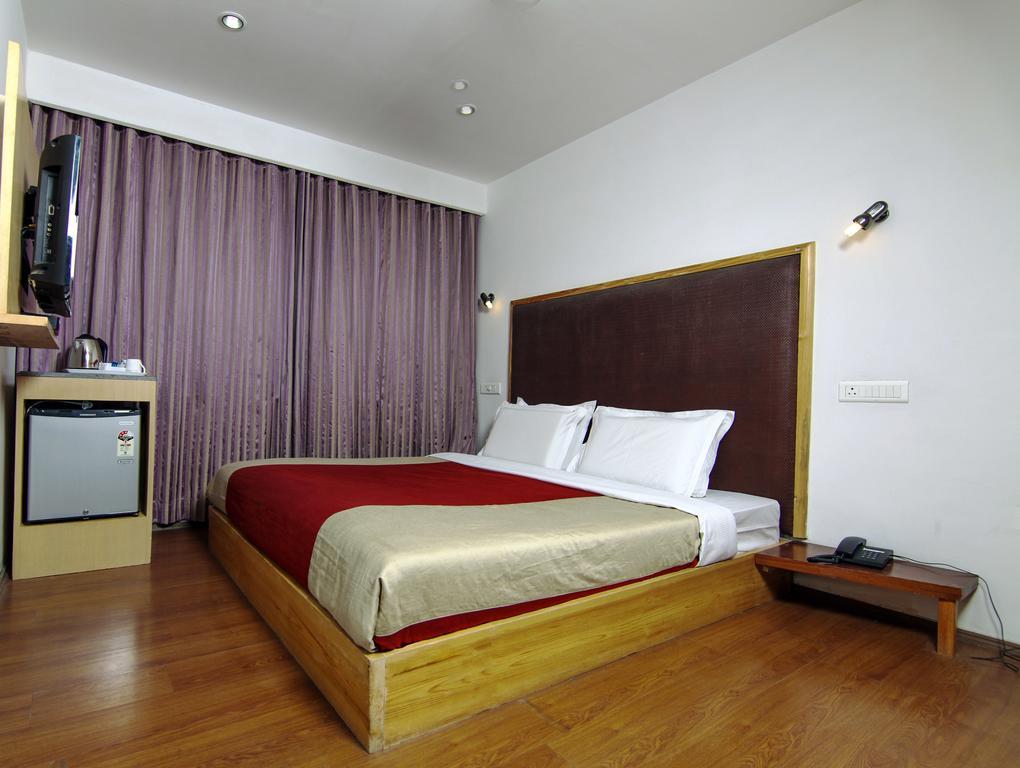 Holiday Plaza Hotel Srinagar  Luaran gambar