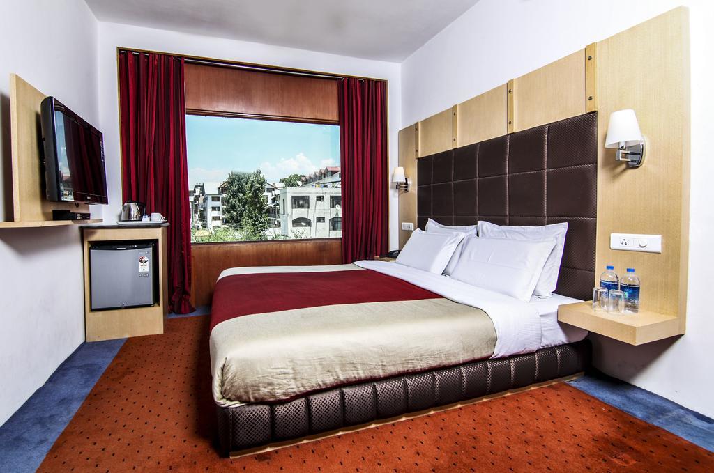 Holiday Plaza Hotel Srinagar  Luaran gambar