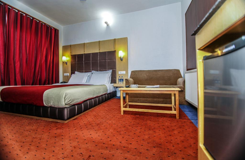 Holiday Plaza Hotel Srinagar  Luaran gambar